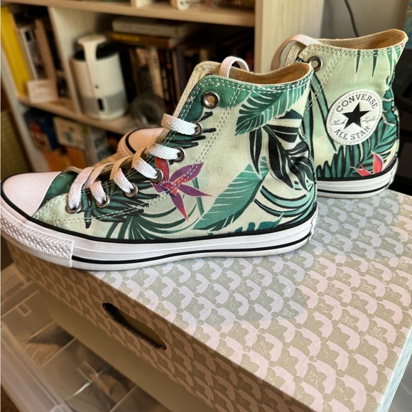Women’s Chuck Taylor All Star Tropical Print High Top - Picture 4 of 5